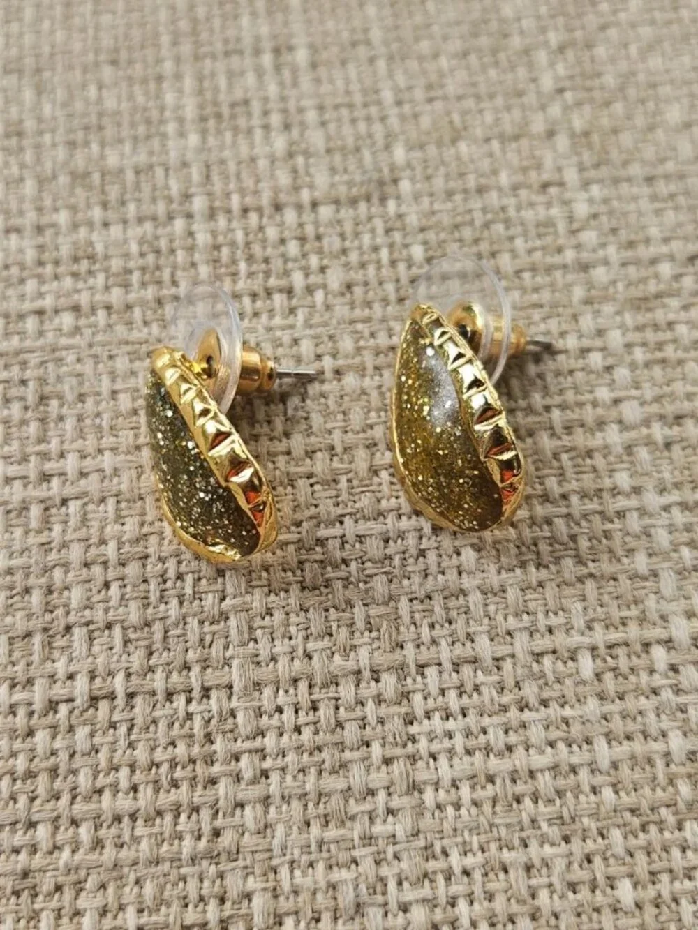 Vintage Earrings Gold Tone Sparkling Glitters Fashion Stud Jewelry Earrings